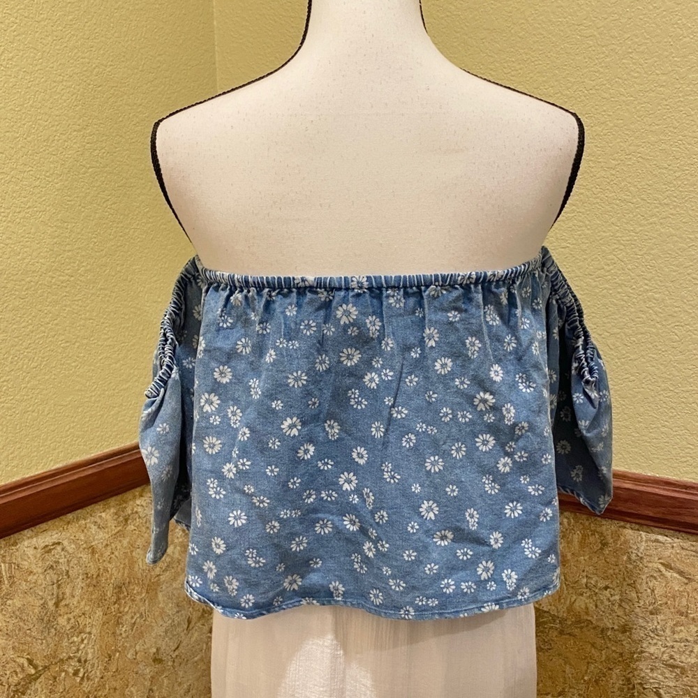 Lulus Carmelia Blue Floral Print Chambray Off-the-Shoulder Crop Top Size Small - Picture 5 of 10